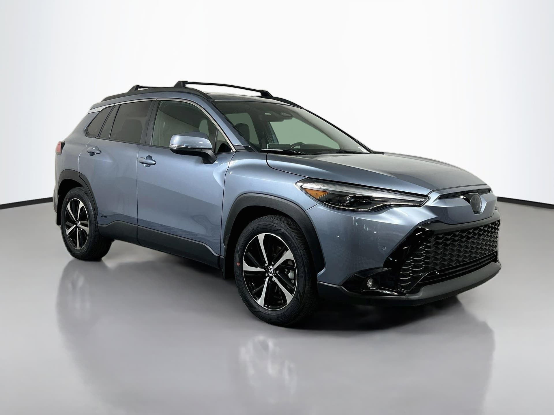 2023 Toyota Corolla Cross Hybrid XSE — photo 1 of 37