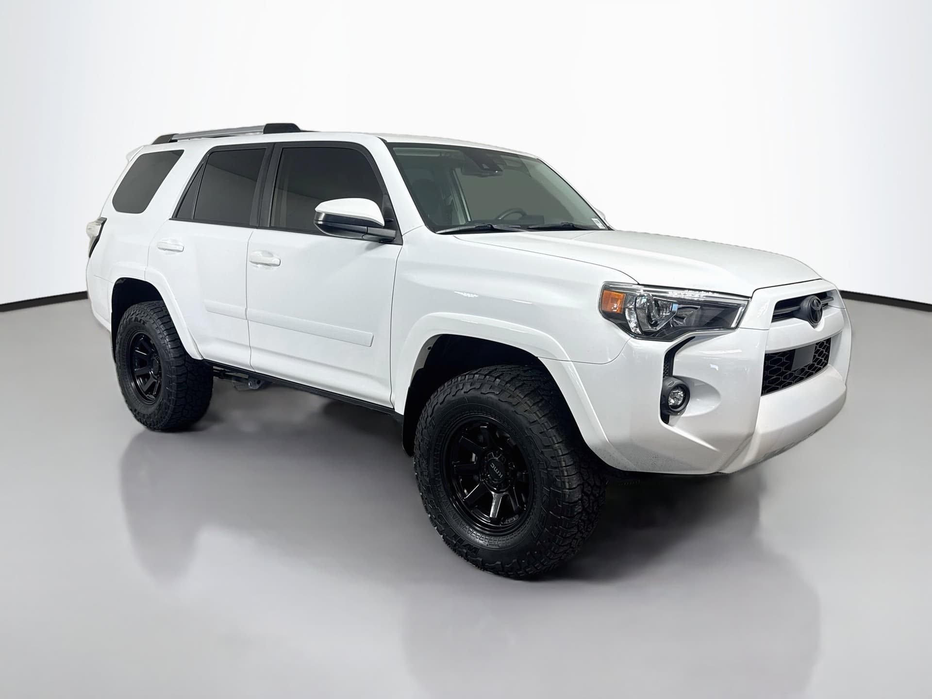 2022 Toyota 4Runner SR5 — photo 1 of 38