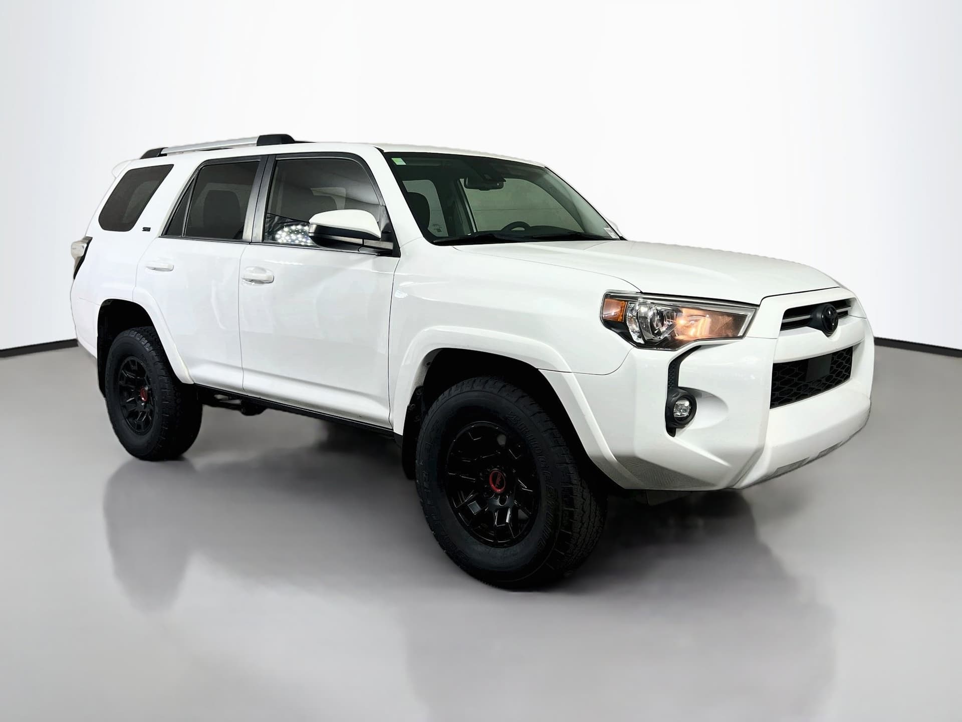 2022 Toyota 4Runner SR5 — photo 1 of 37
