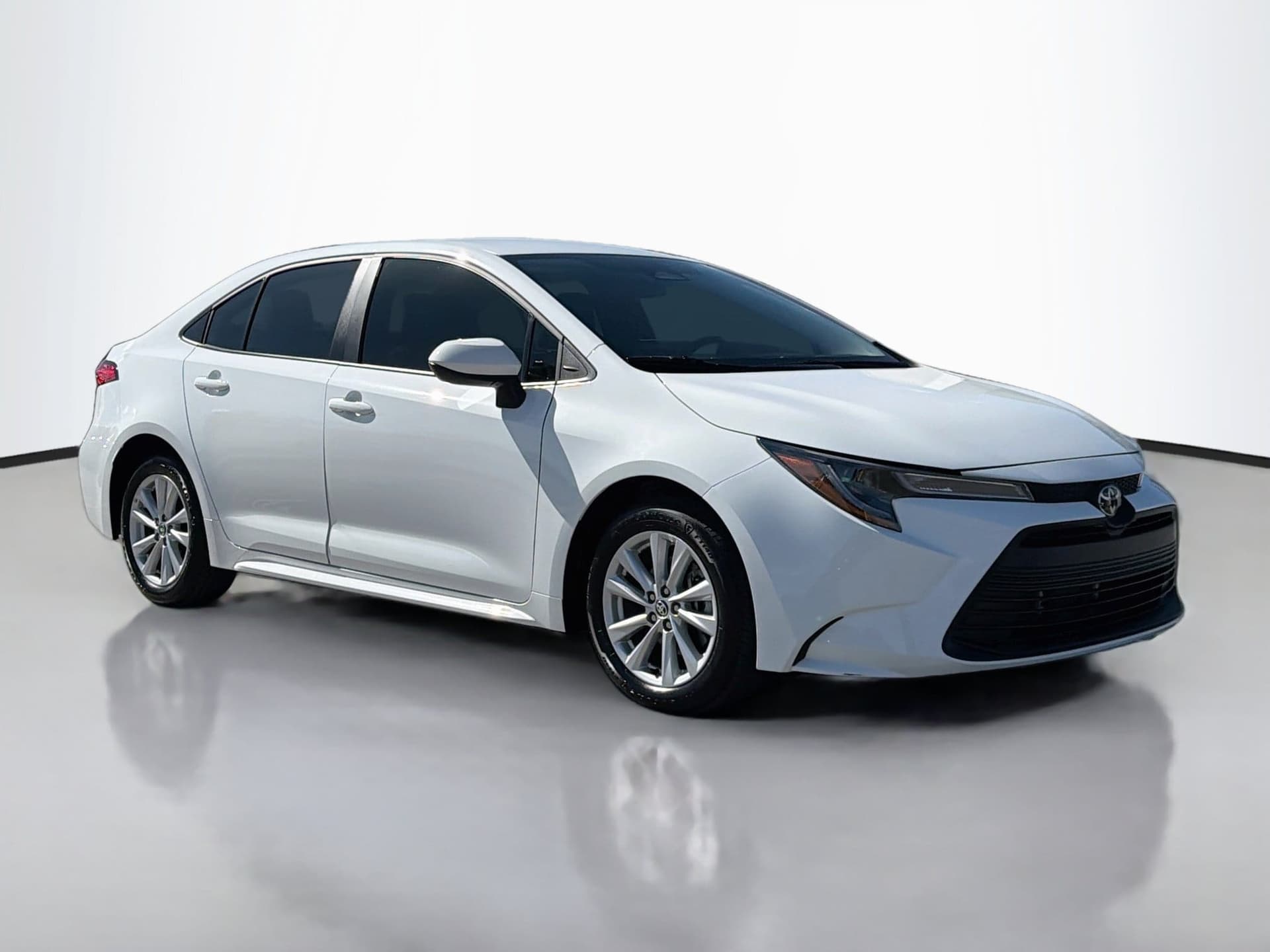 2025 Toyota Corolla LE — photo 1 of 34