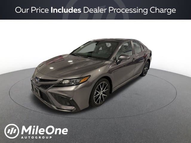 2022 Toyota Camry Hybrid SE — photo 1 of 23
