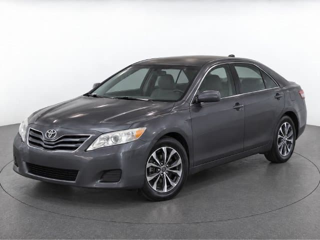 2011 Toyota Camry LE — photo 1 of 36