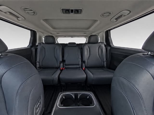 2025 Kia Carnival SX — photo 1 of 39