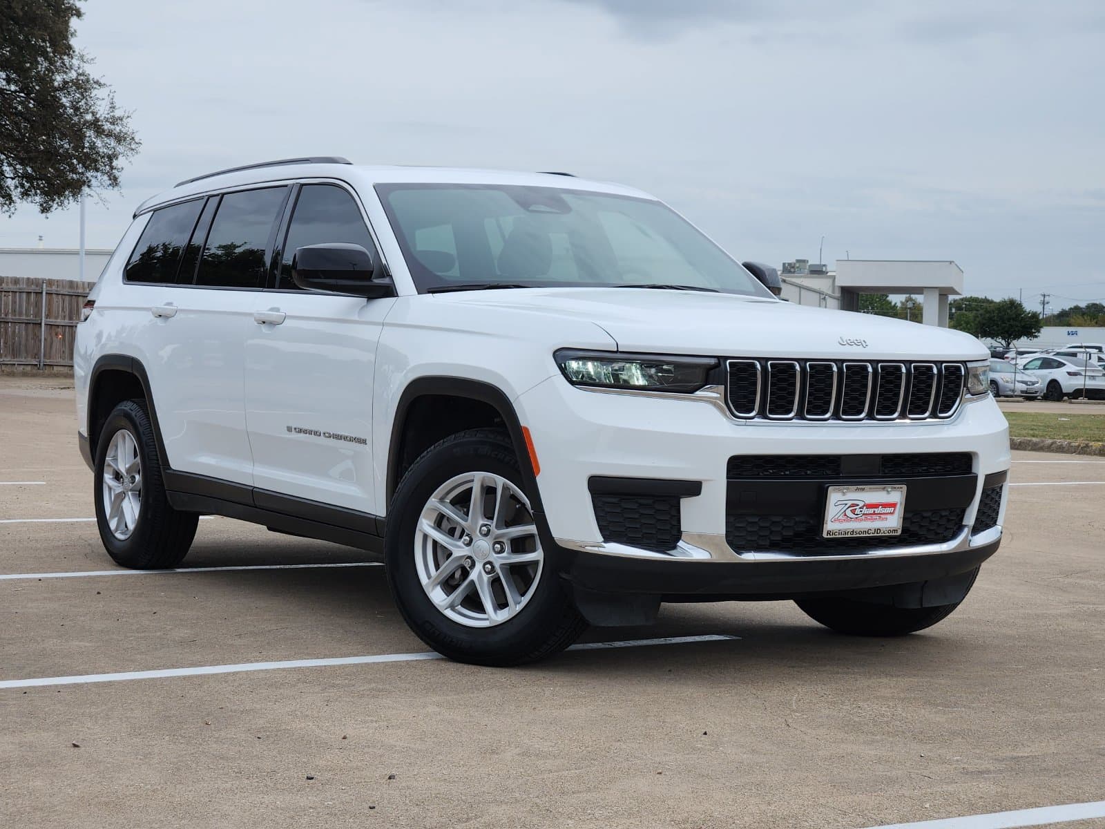 2025 Jeep Grand Cherokee L Laredo — photo 1 of 44