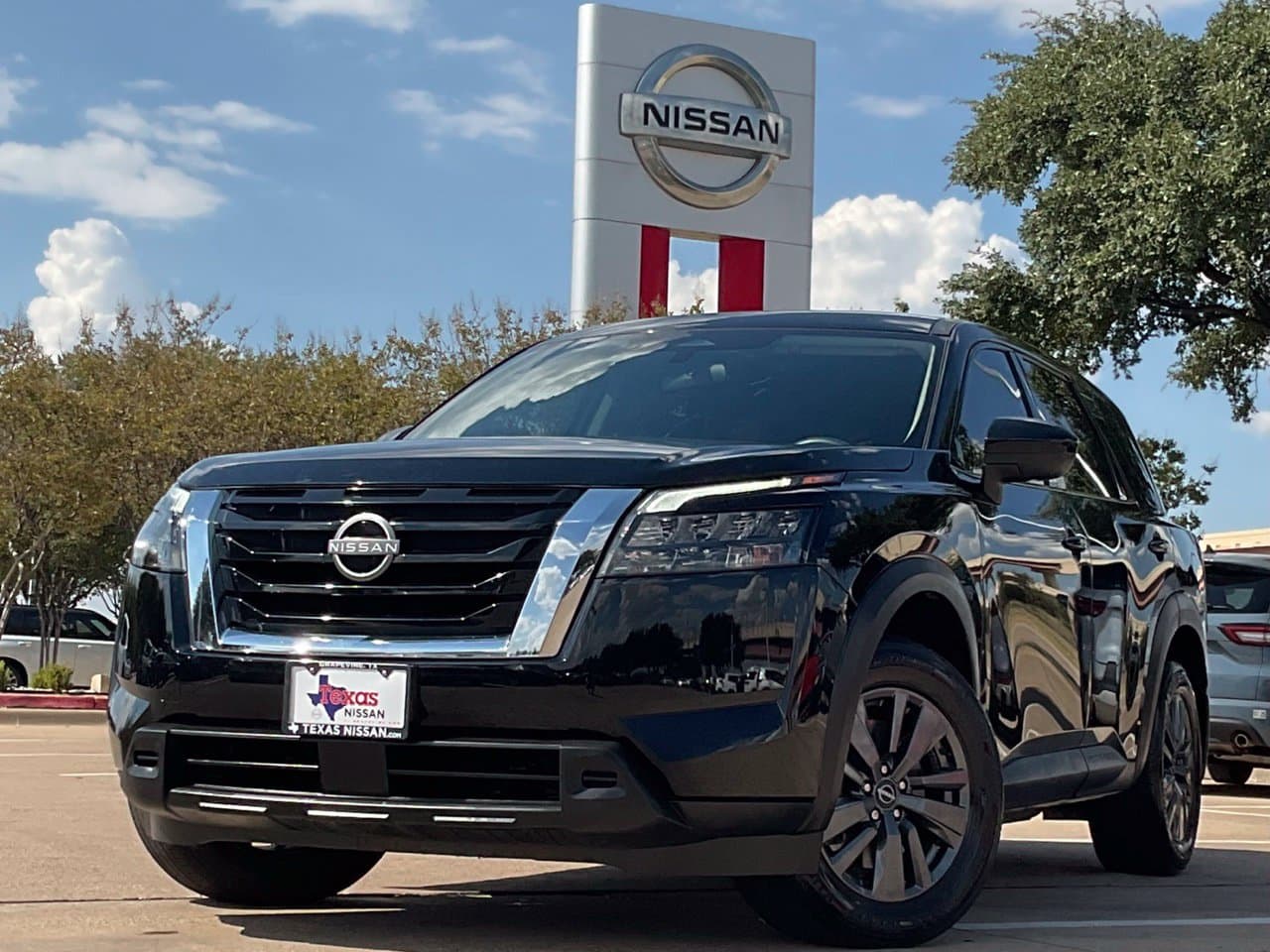 2024 Nissan Pathfinder S — photo 1 of 38
