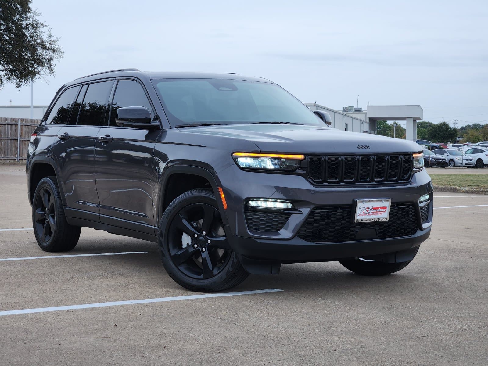 2023 Jeep Grand Cherokee Limited — photo 1 of 41