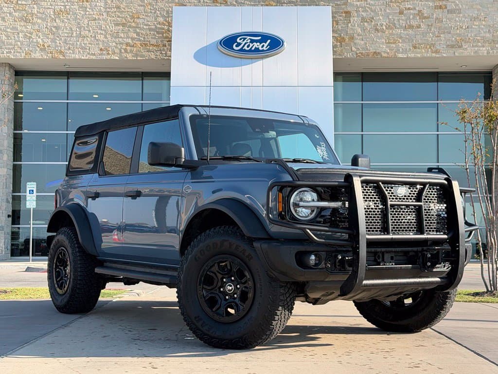 2023 Ford Bronco Base — photo 1 of 26