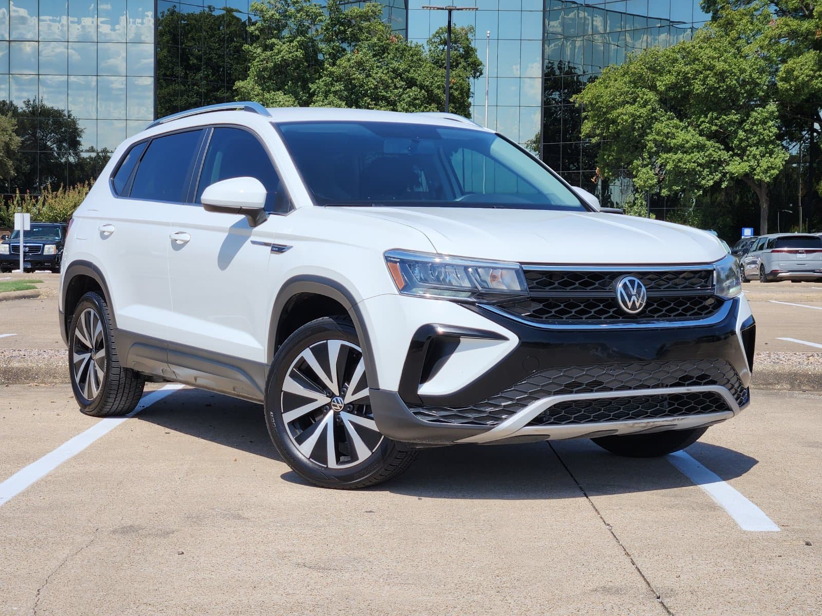 2022 Volkswagen Taos SE — photo 1 of 41
