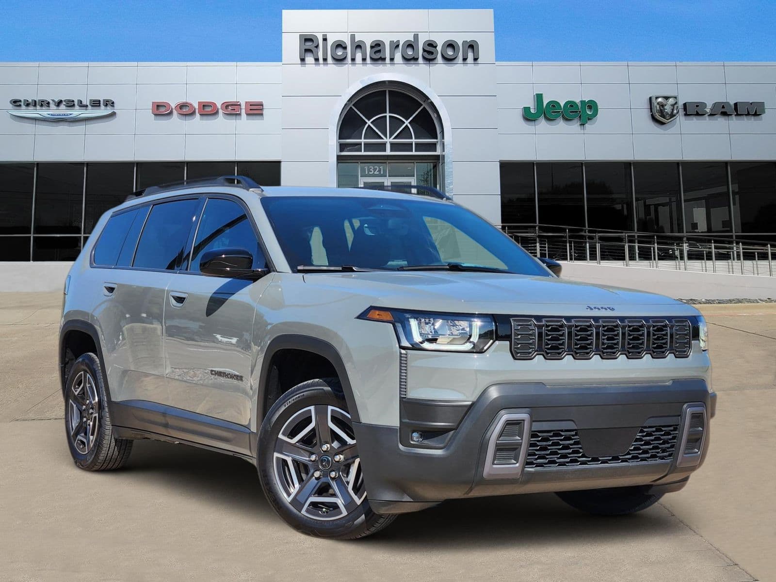 2026 Jeep Cherokee Laredo 4x4 — photo 1 of 58