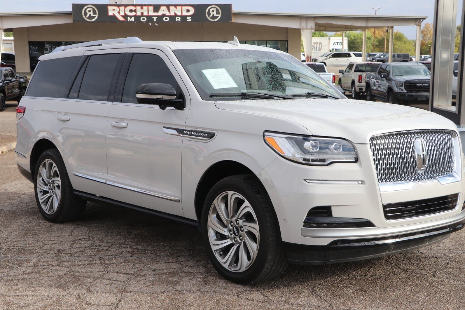 2024 Lincoln Navigator Reserve — photo 1 of 40
