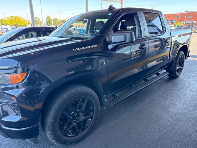 2023 Chevrolet Silverado 1500 Custom — photo 1 of 8