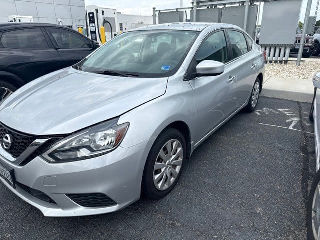2019 Nissan Sentra S — photo 1 of 11