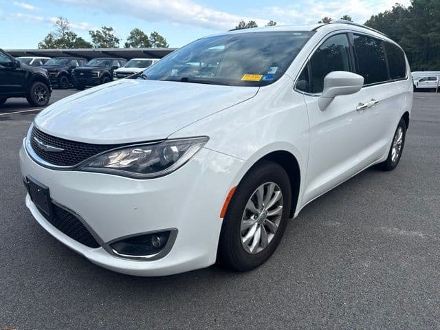 2018 Chrysler Pacifica Touring L — photo 1 of 10