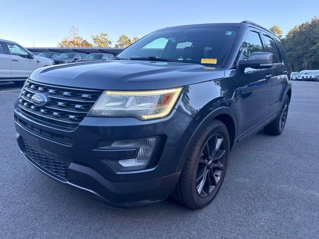 2017 Ford Explorer XLT — photo 1 of 10