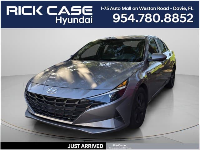 2022 Hyundai Elantra SEL — photo 1 of 11