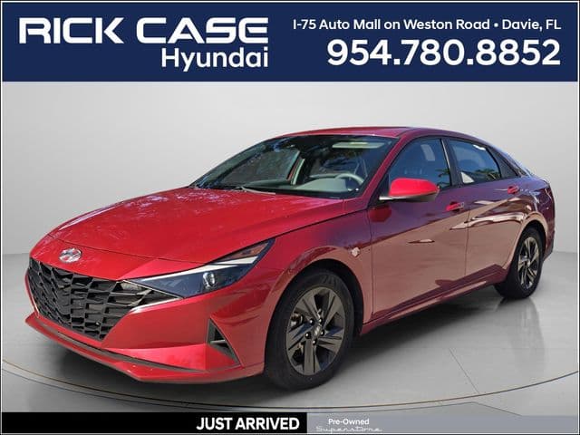 2023 Hyundai Elantra SEL — photo 1 of 11