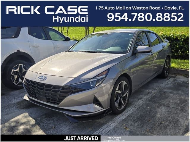 2023 Hyundai Elantra SEL — photo 1 of 11