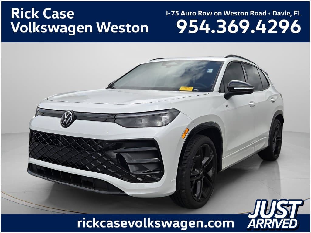 2026 Volkswagen Tiguan SE R-Line Black — photo 1 of 11