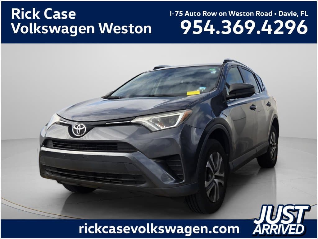 2016 Toyota RAV4 LE — photo 1 of 11