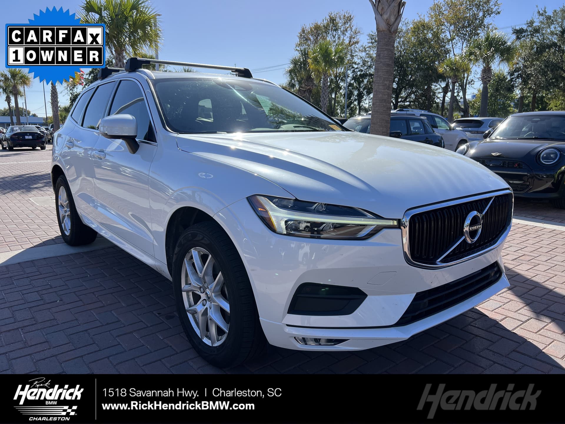 2021 Volvo XC60 Momentum — photo 1 of 38