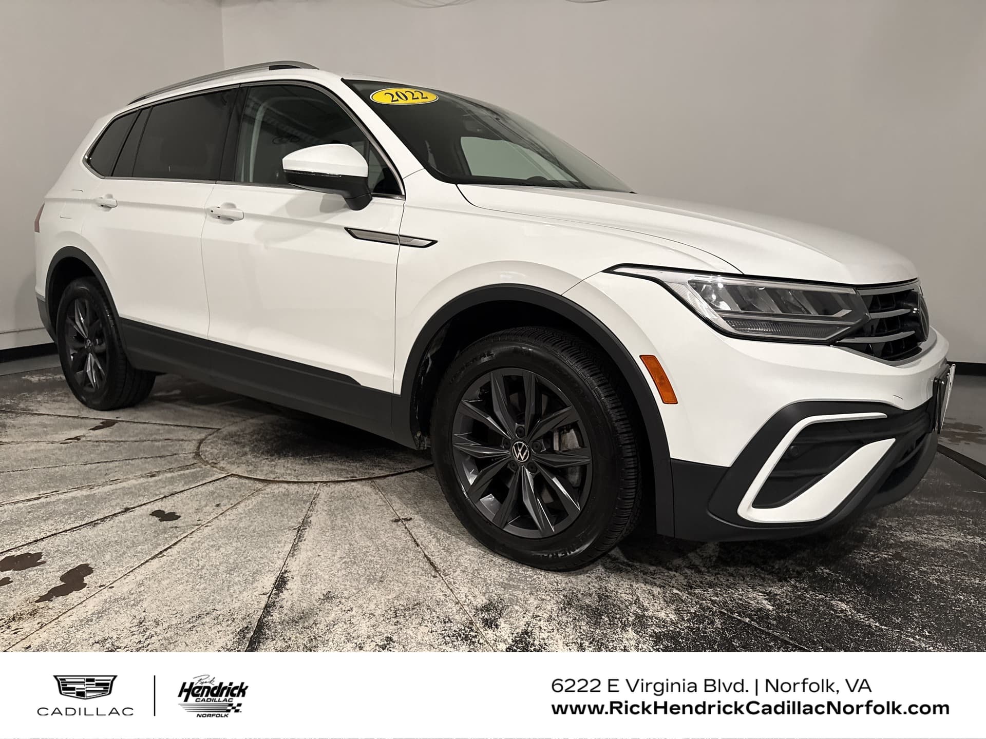 2022 Volkswagen Tiguan SE — photo 1 of 7