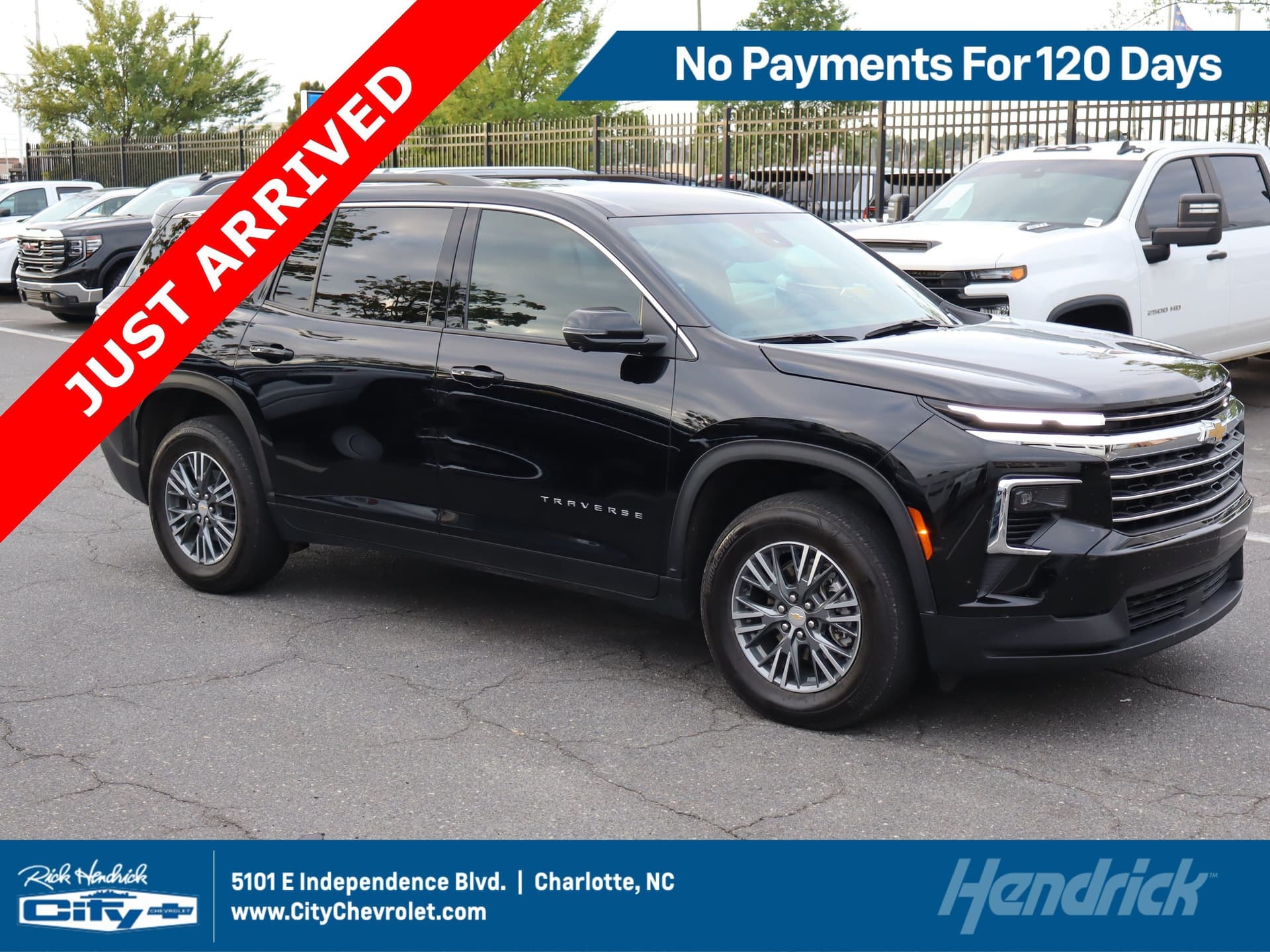 2024 Chevrolet Traverse FWD LT — photo 1 of 23