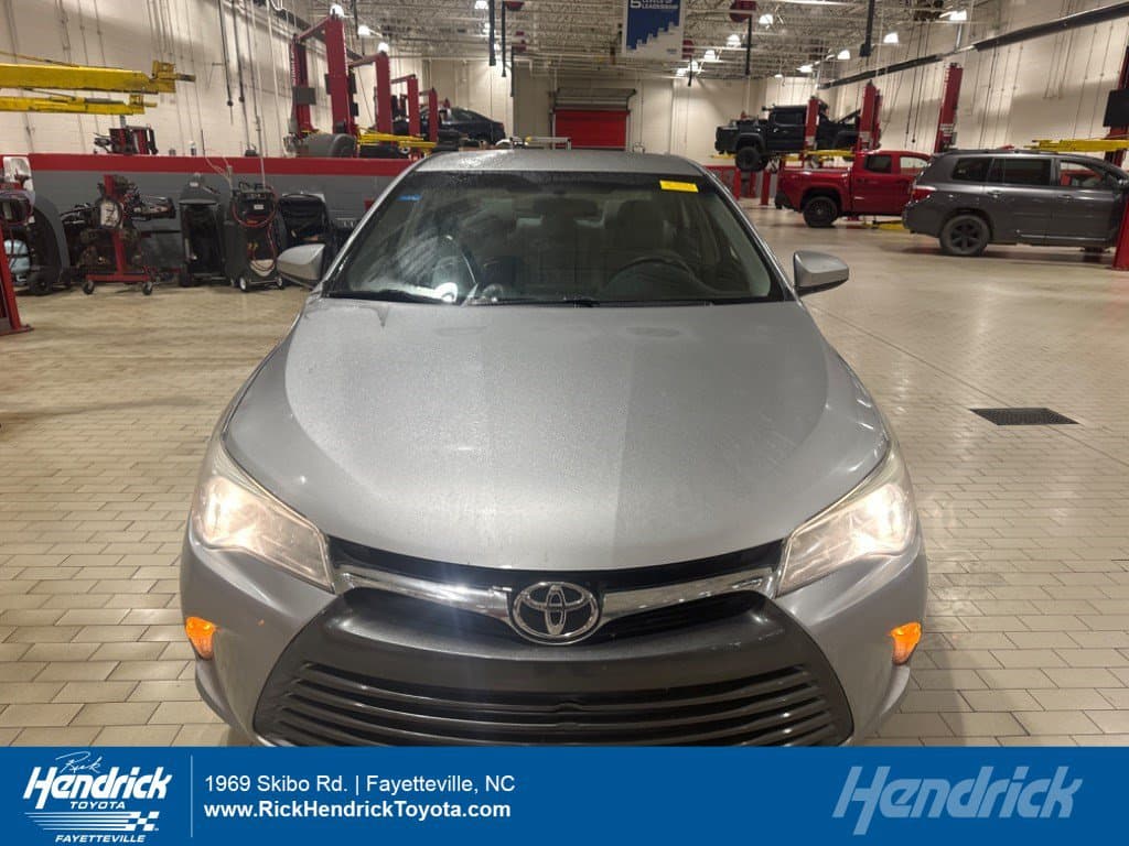 2017 Toyota Camry LE — photo 1 of 17