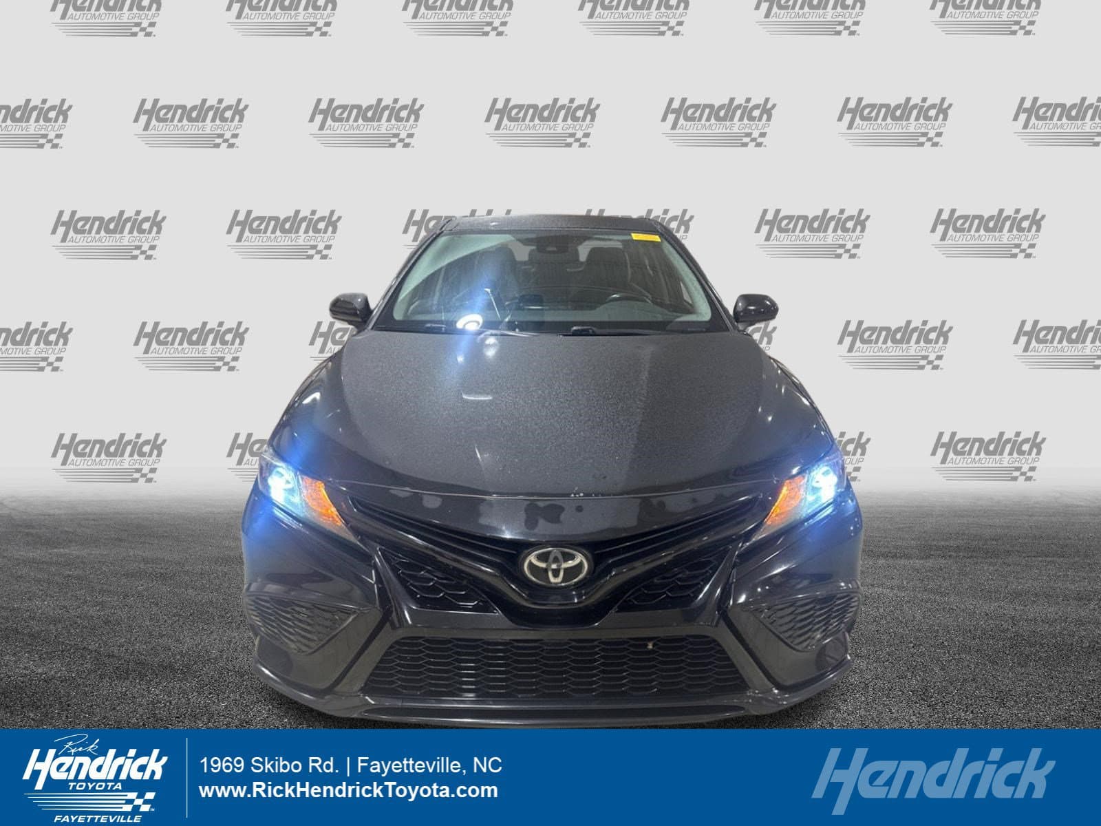 2021 Toyota Camry SE — photo 1 of 16