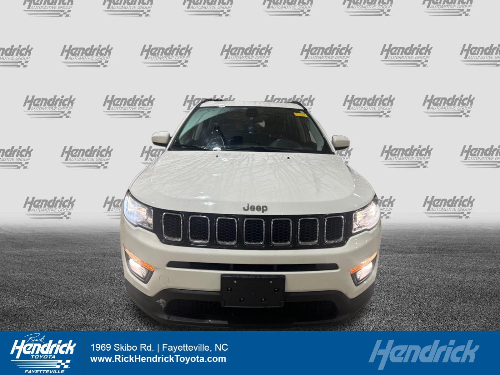 2019 Jeep Compass Latitude — photo 1 of 16
