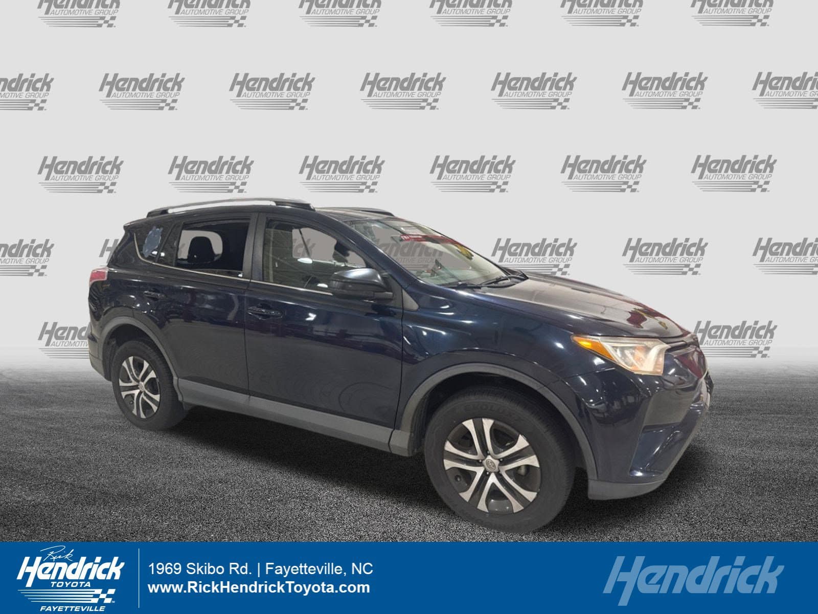 2017 Toyota RAV4 LE — photo 1 of 11