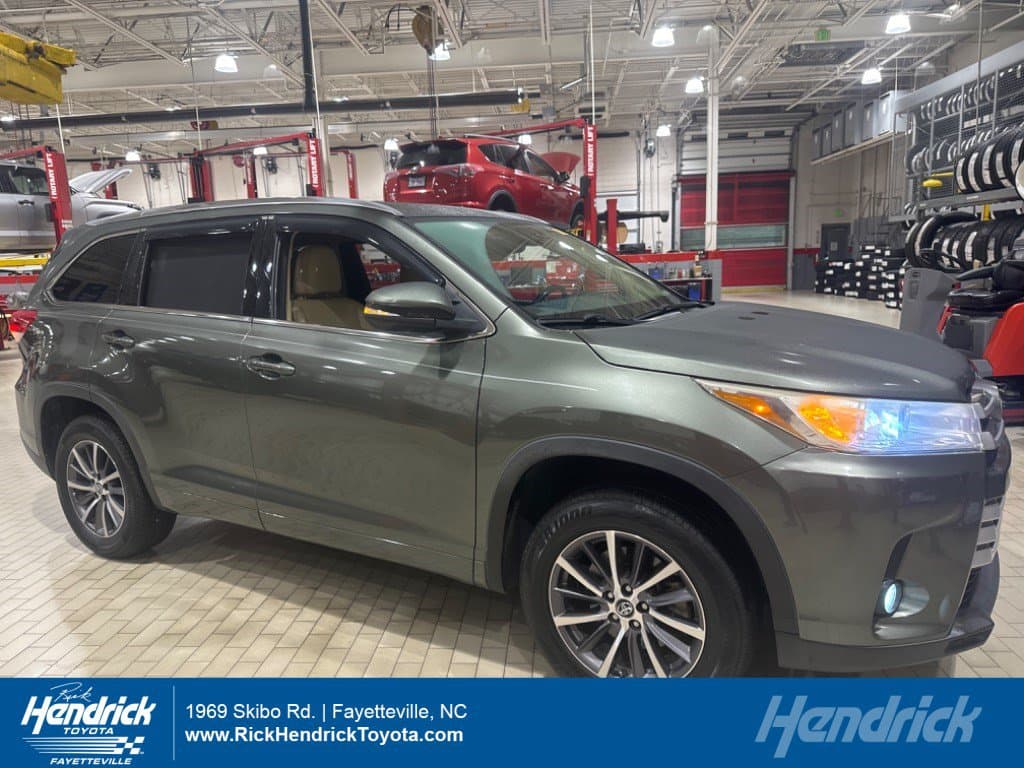 2018 Toyota Highlander XLE — photo 1 of 11