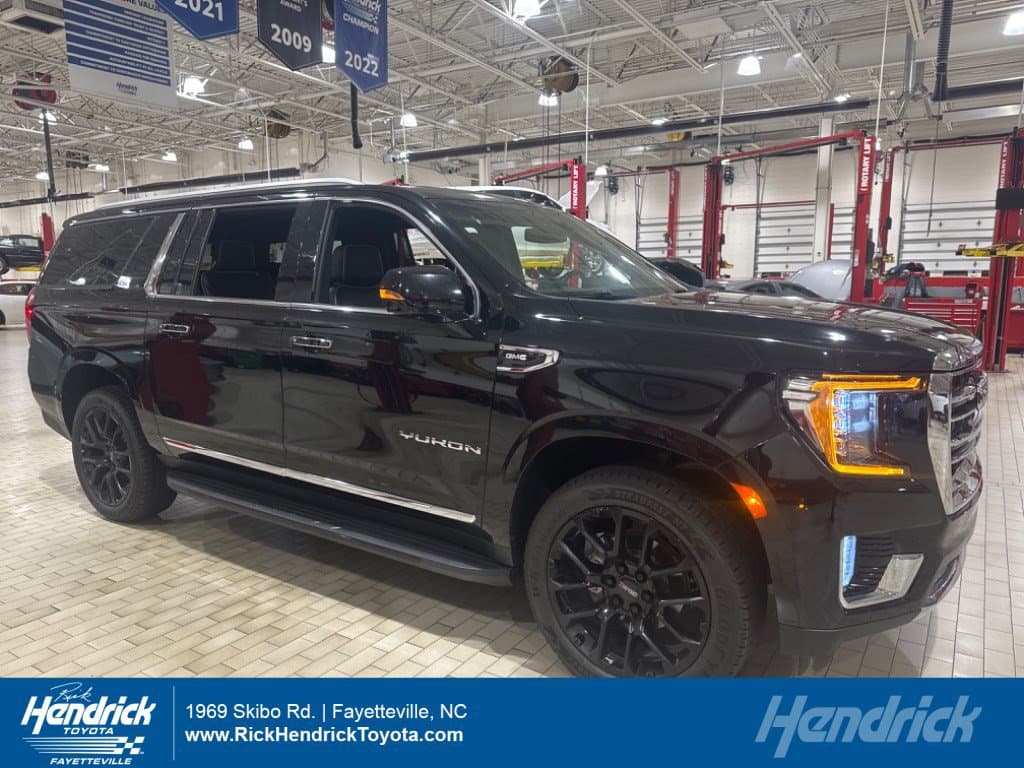 2022 GMC Yukon XL SLT — photo 1 of 11