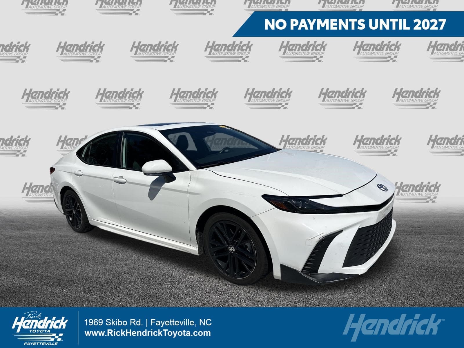 2025 Toyota Camry SE — photo 1 of 11