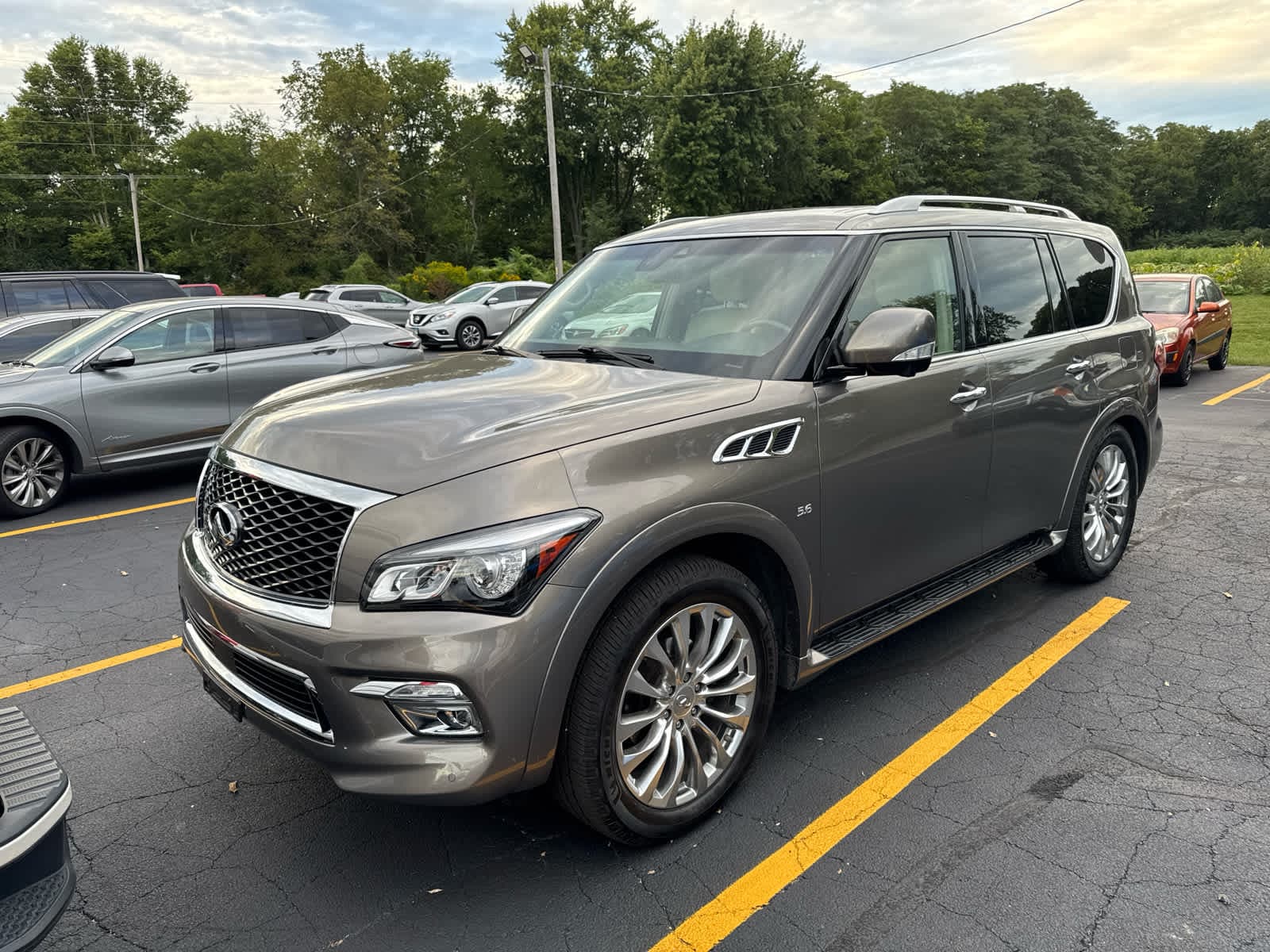2017 INFINITI QX80 Base — photo 1 of 12