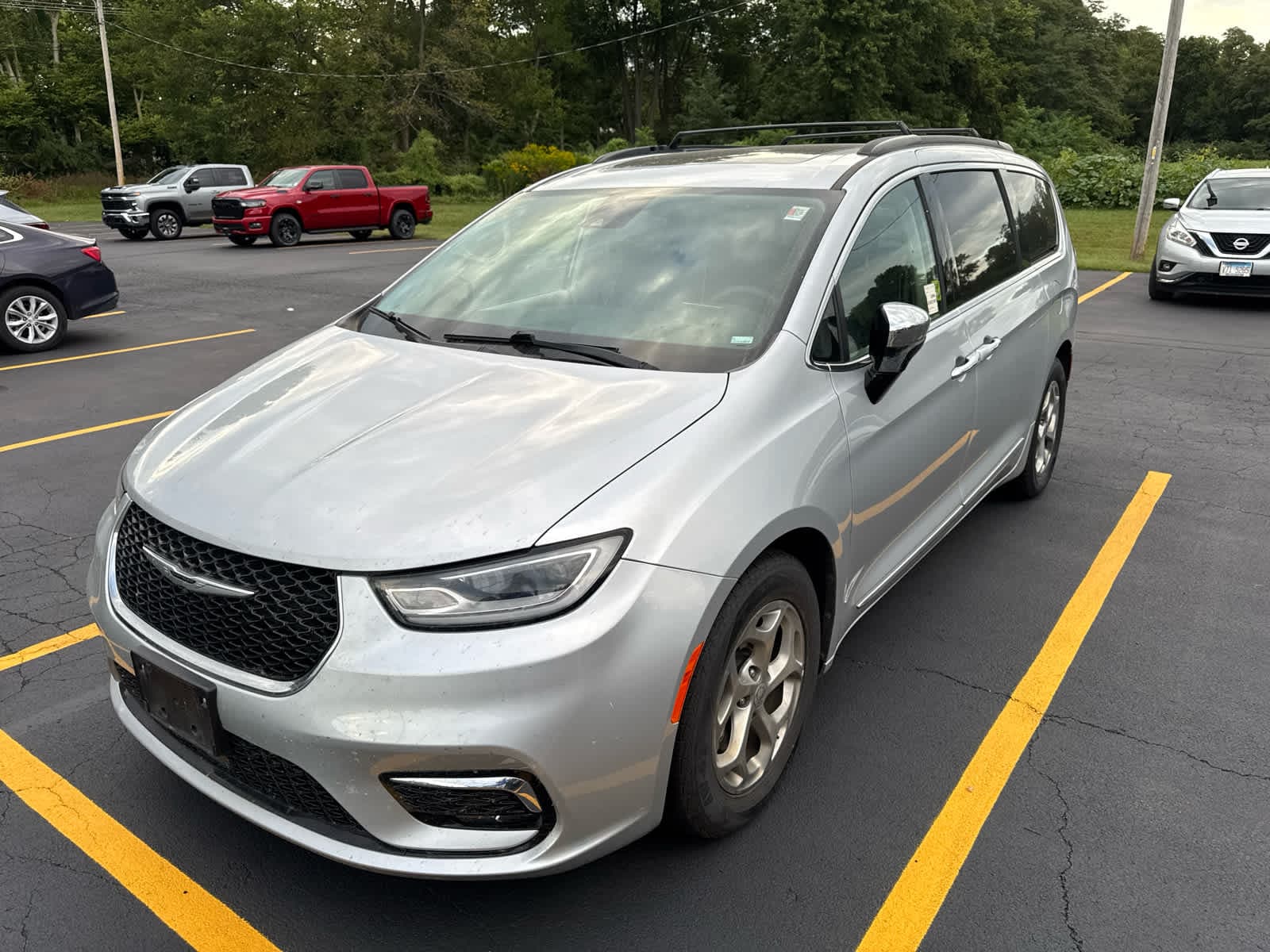 2023 Chrysler Pacifica Limited — photo 1 of 11