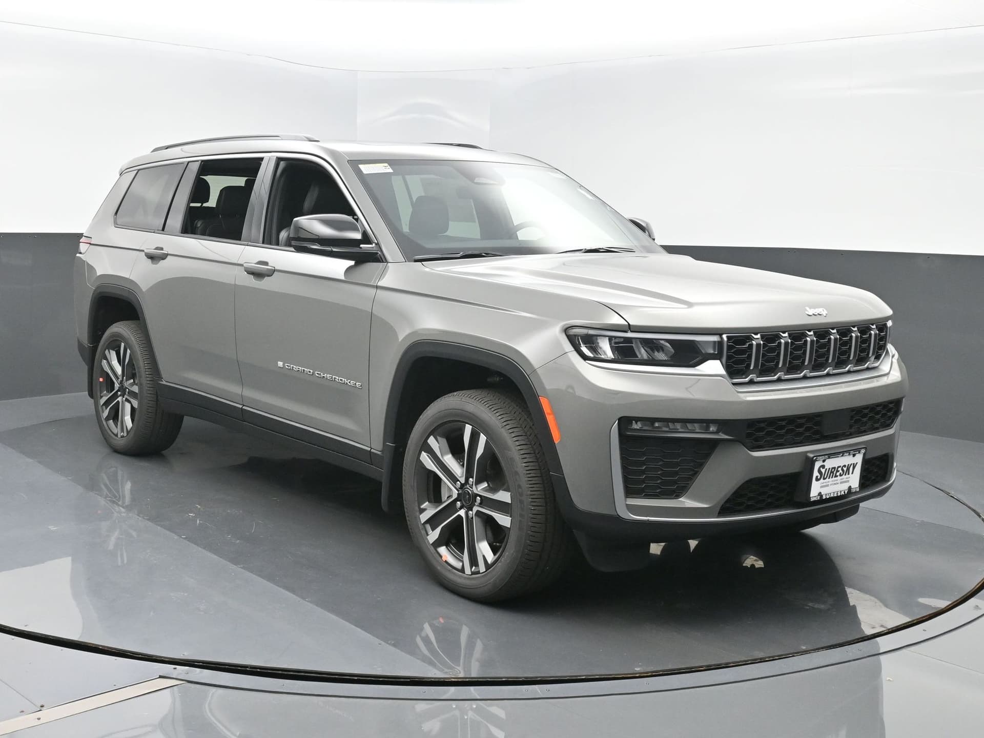 2027 Jeep Grand Cherokee L Limited — photo 1 of 48