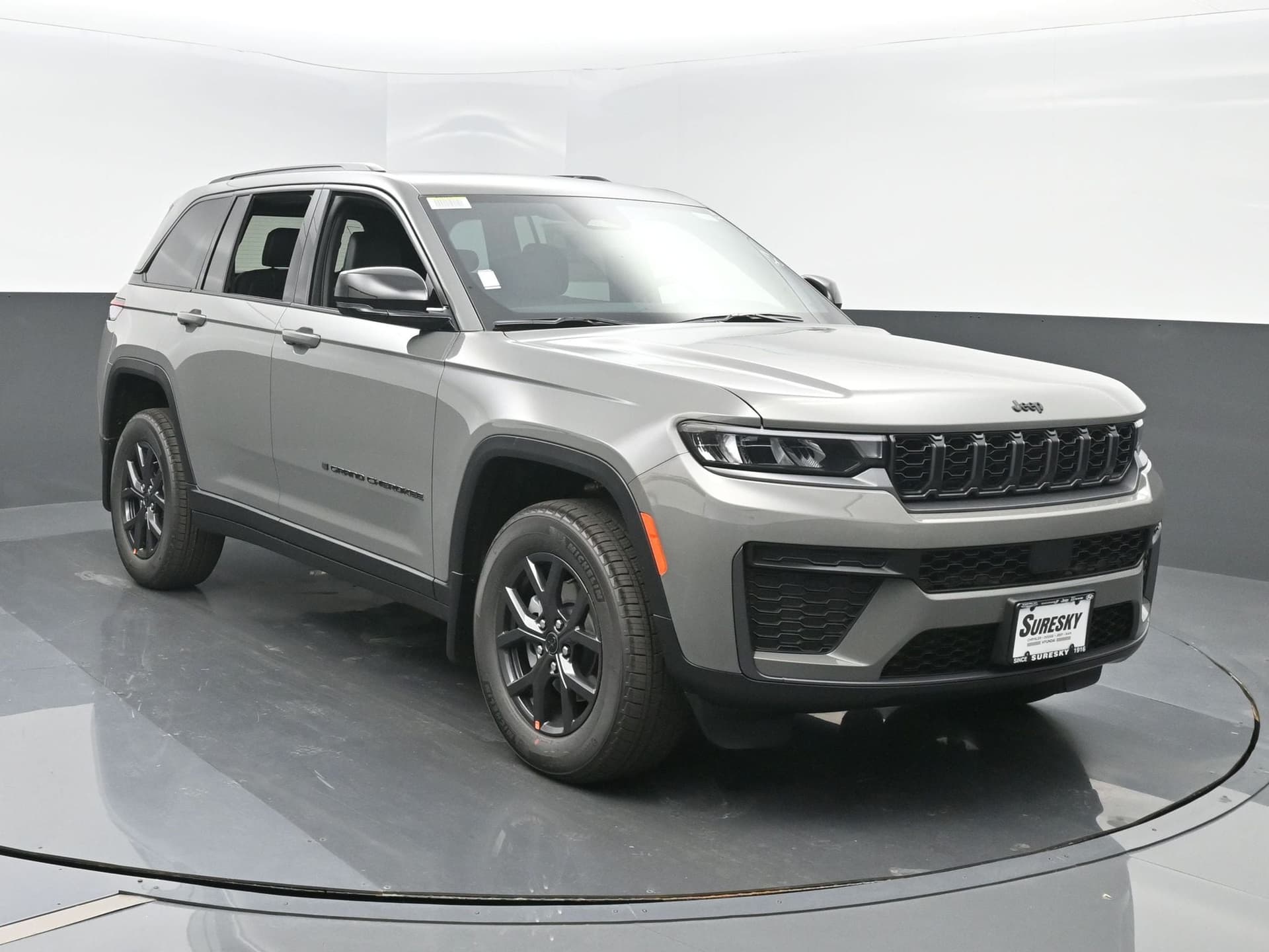 2027 Jeep Grand Cherokee Laredo Altitude — photo 1 of 49