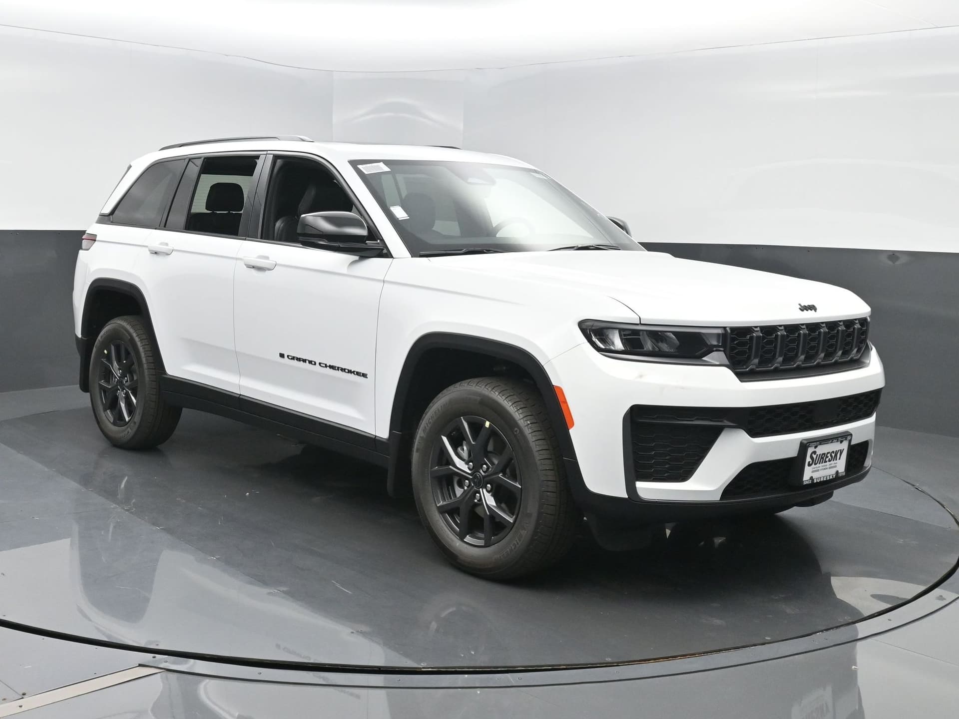 2027 Jeep Grand Cherokee Laredo Altitude — photo 1 of 49