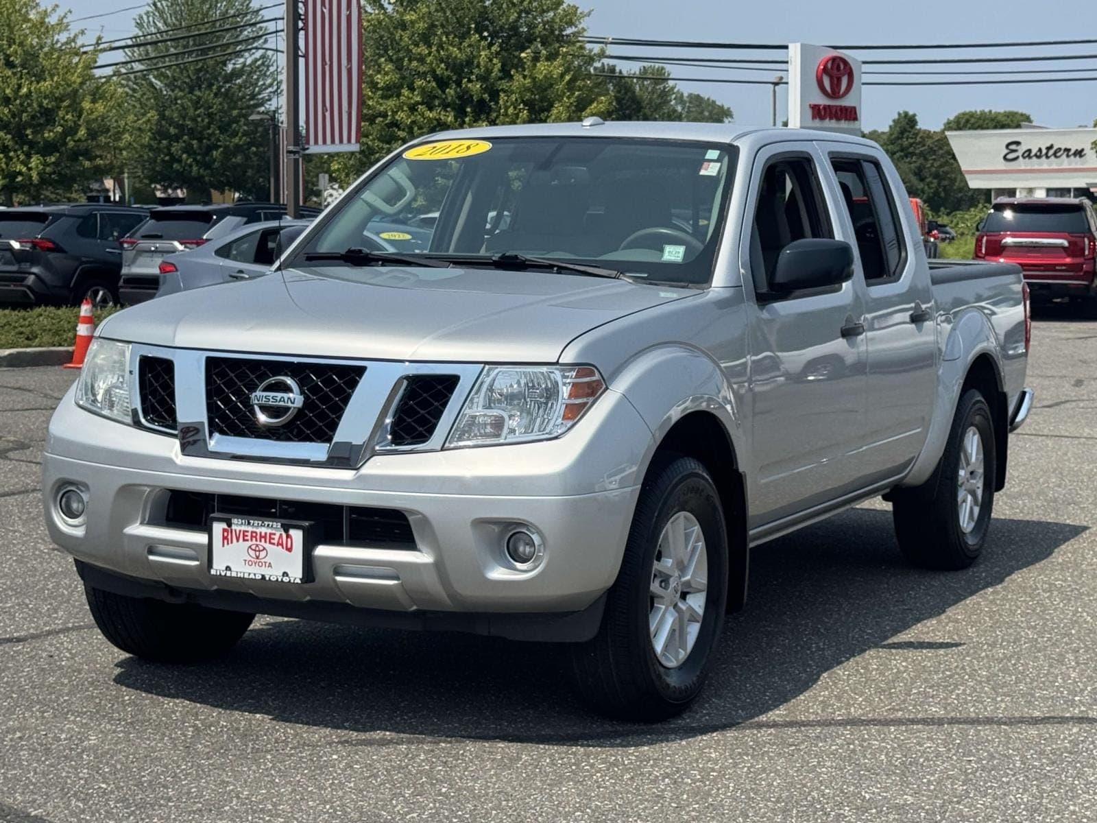 Foto de 2018 Nissan Frontier Crew Cab 4x4 SV V6 Auto