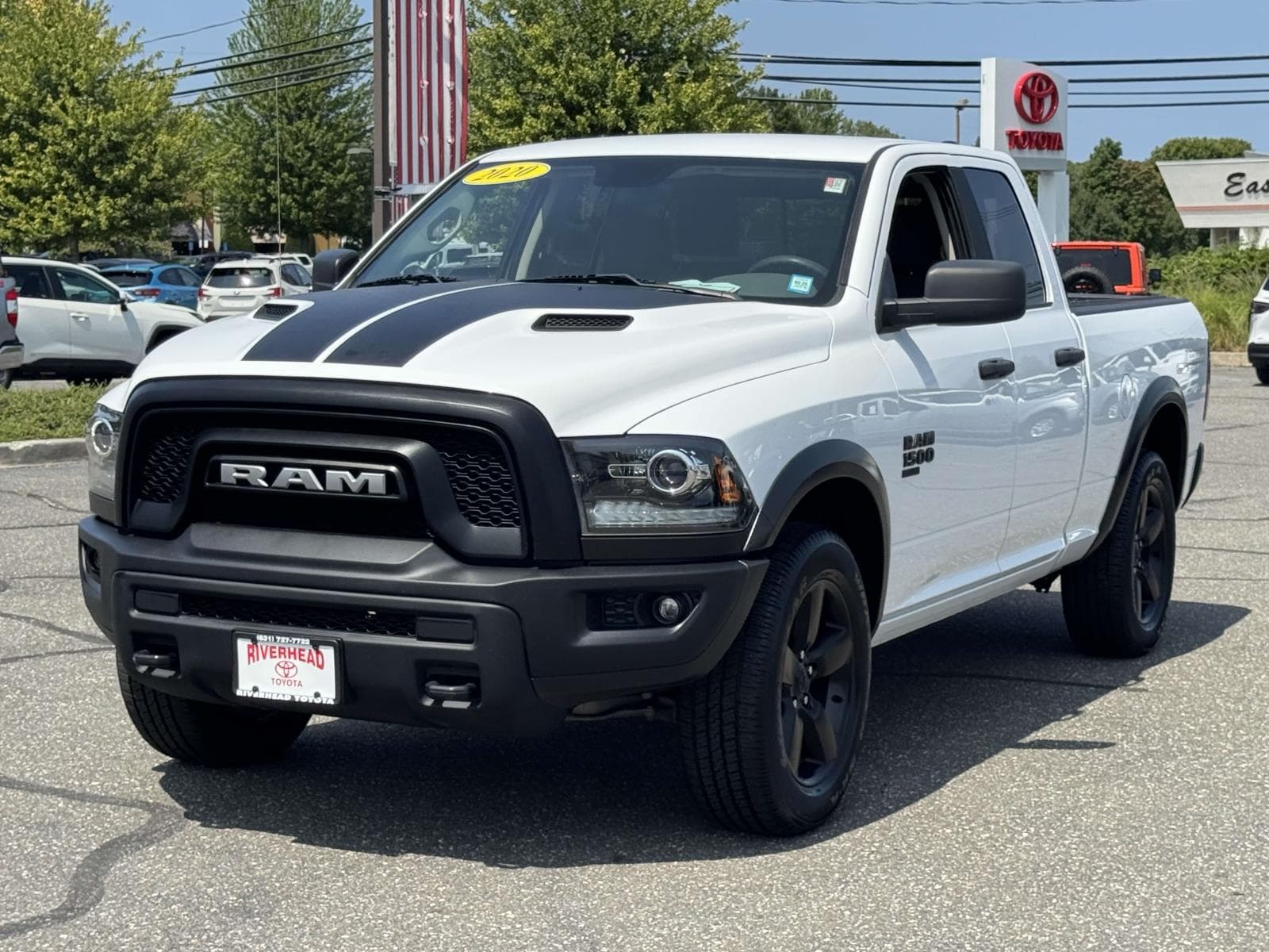 Foto de 2020 RAM 1500 Classic Warlock 4x4 Quad Cab 64 Box