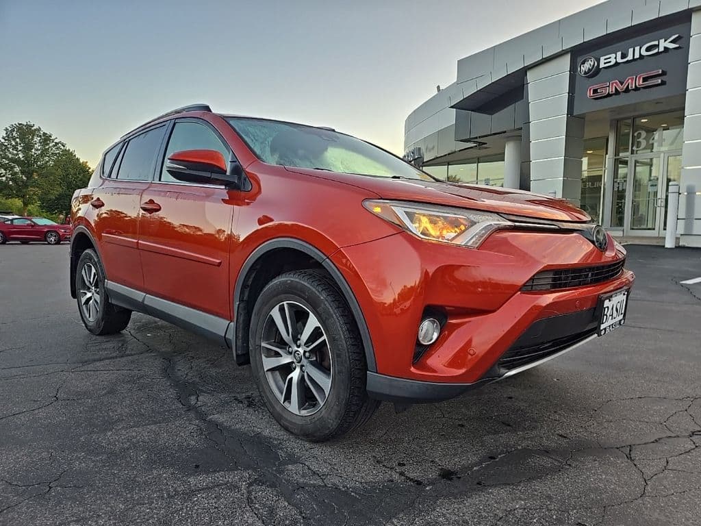 2016 Toyota RAV4 XLE — photo 1 of 7