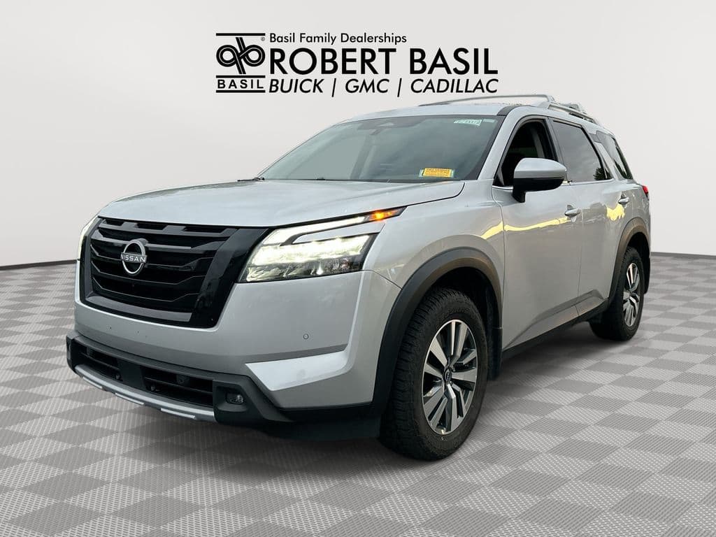 2025 Nissan Pathfinder SL — photo 1 of 13