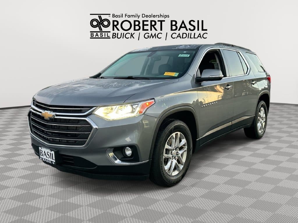 2021 Chevrolet Traverse Base — photo 1 of 14