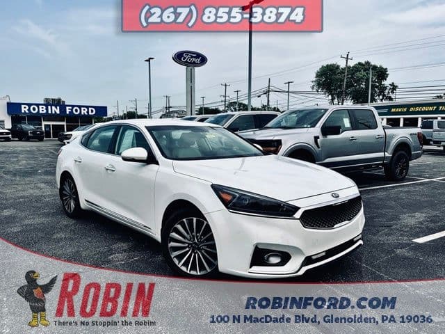 2017 Kia Cadenza Premium — photo 1 of 13