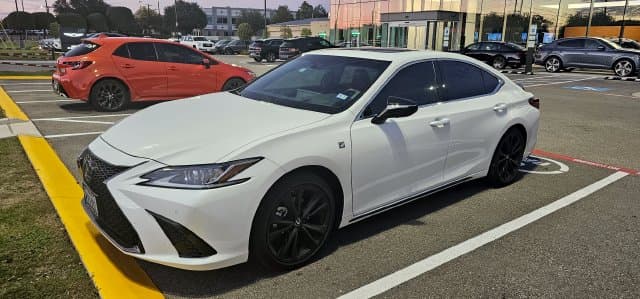 2025 Lexus ES ES 350 — photo 1 of 10