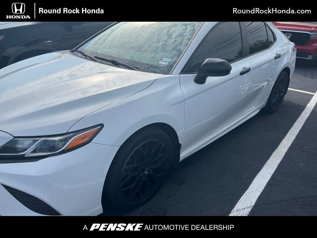 2020 Toyota Camry SE Nightshade — photo 1 of 4