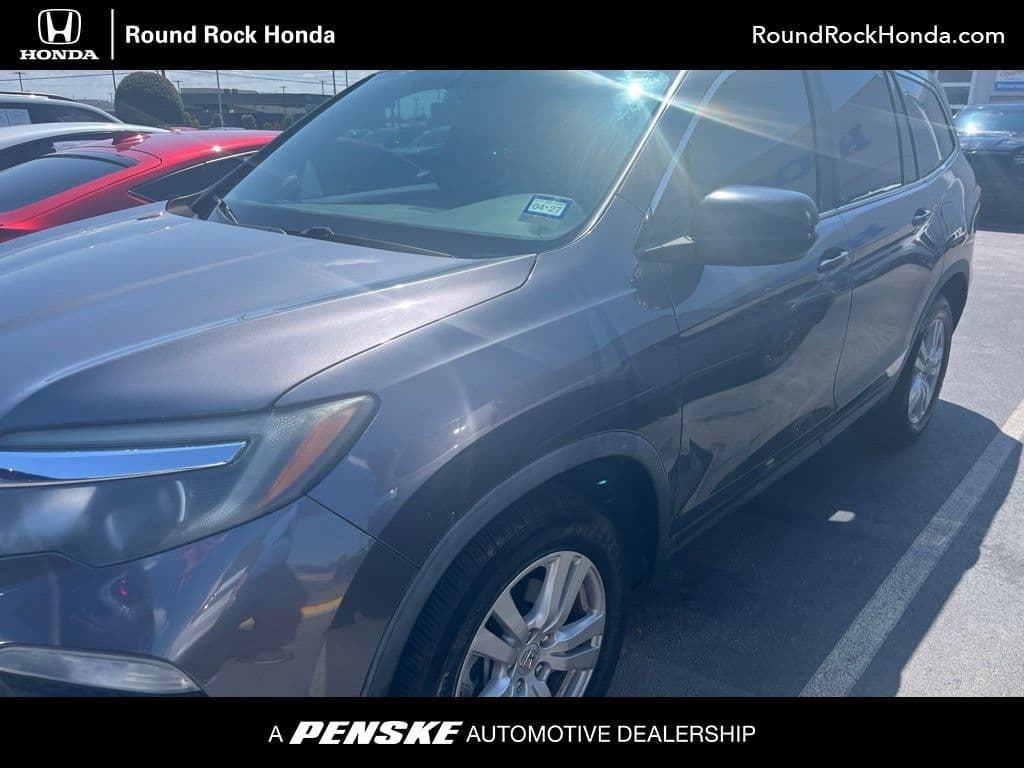2017 Honda Pilot LX — photo 1 of 5