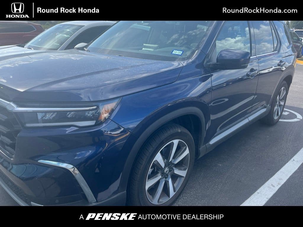 2023 Honda Pilot Touring — photo 1 of 4