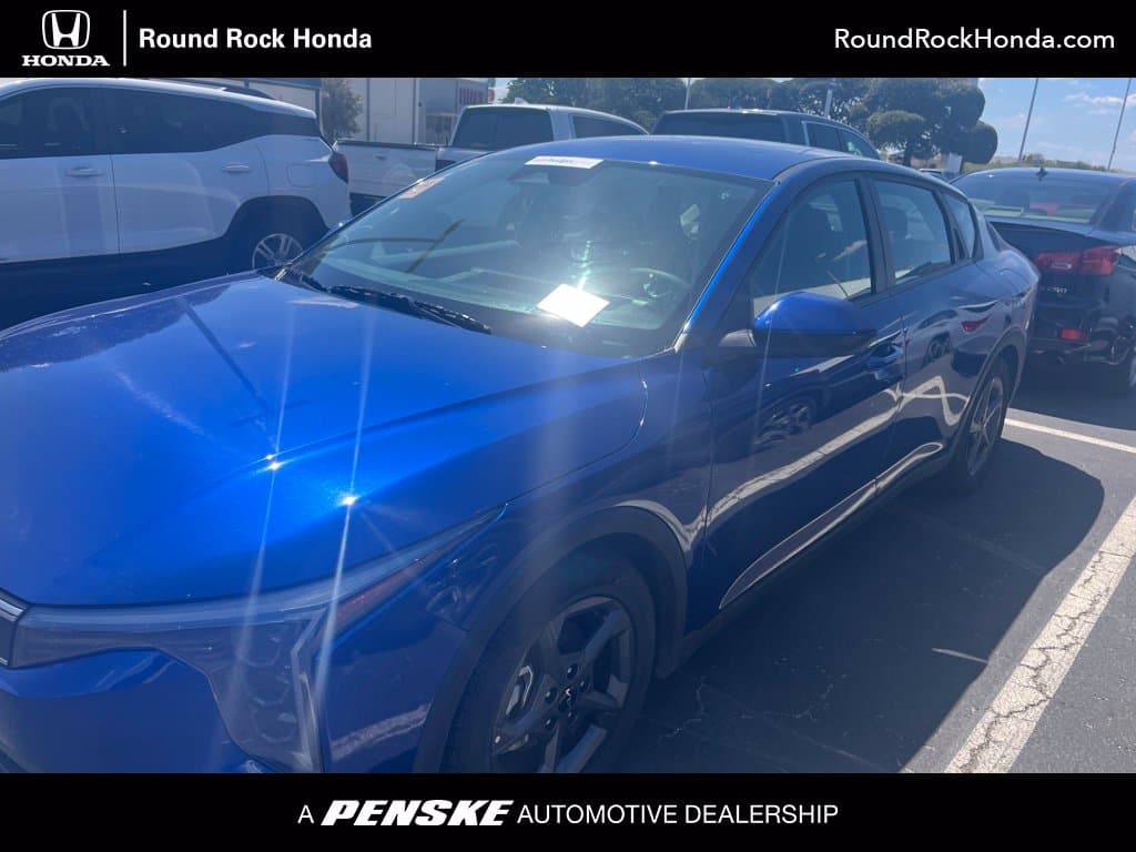 2025 Kia K4 LXS — photo 1 of 4