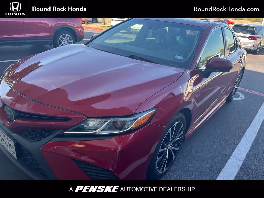 2019 Toyota Camry SE — photo 1 of 5